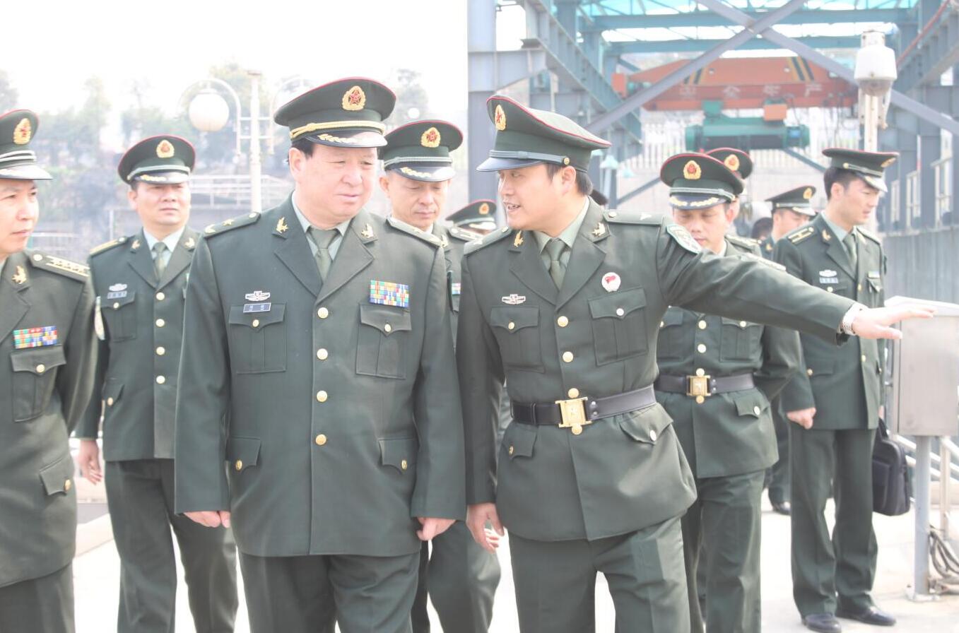 2011年3月，時(shí)任省軍區(qū)政治部原主任劉新將軍蒞臨公司視察.jpg