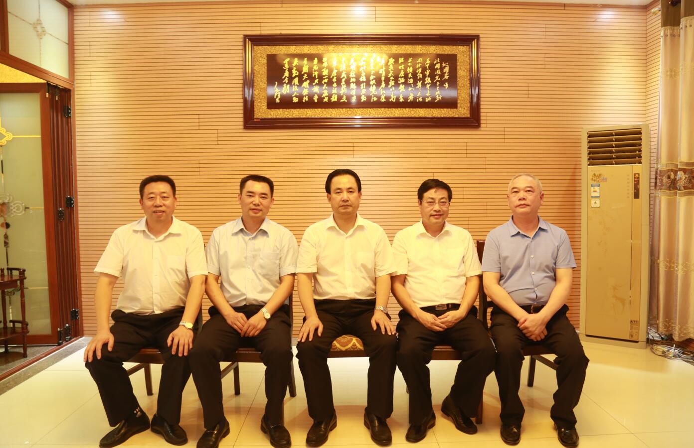 2016年9月，時(shí)任市委常務(wù)副市長(zhǎng)楊親鵬等領(lǐng)導(dǎo)蒞臨公司指導(dǎo).JPG