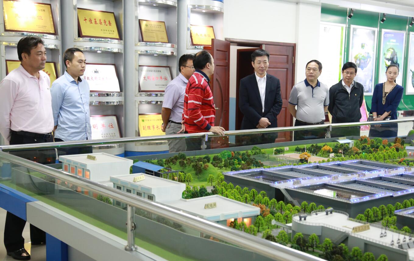 2015年10月，副市長(zhǎng)胡長(zhǎng)春一行蒞臨公司調(diào)研.JPG