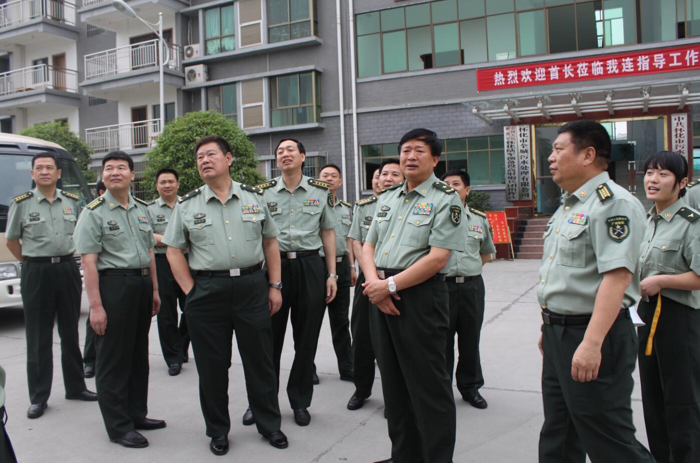 2011年5月，廣州軍區(qū)副司令員王治民將軍視察預(yù)備役建設(shè).JPG