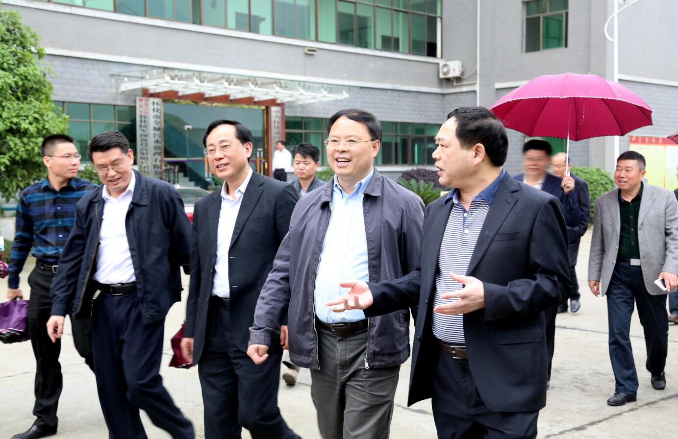 2015年4月，省委常委副省長(zhǎng)張劍飛蒞臨公司視察.JPG